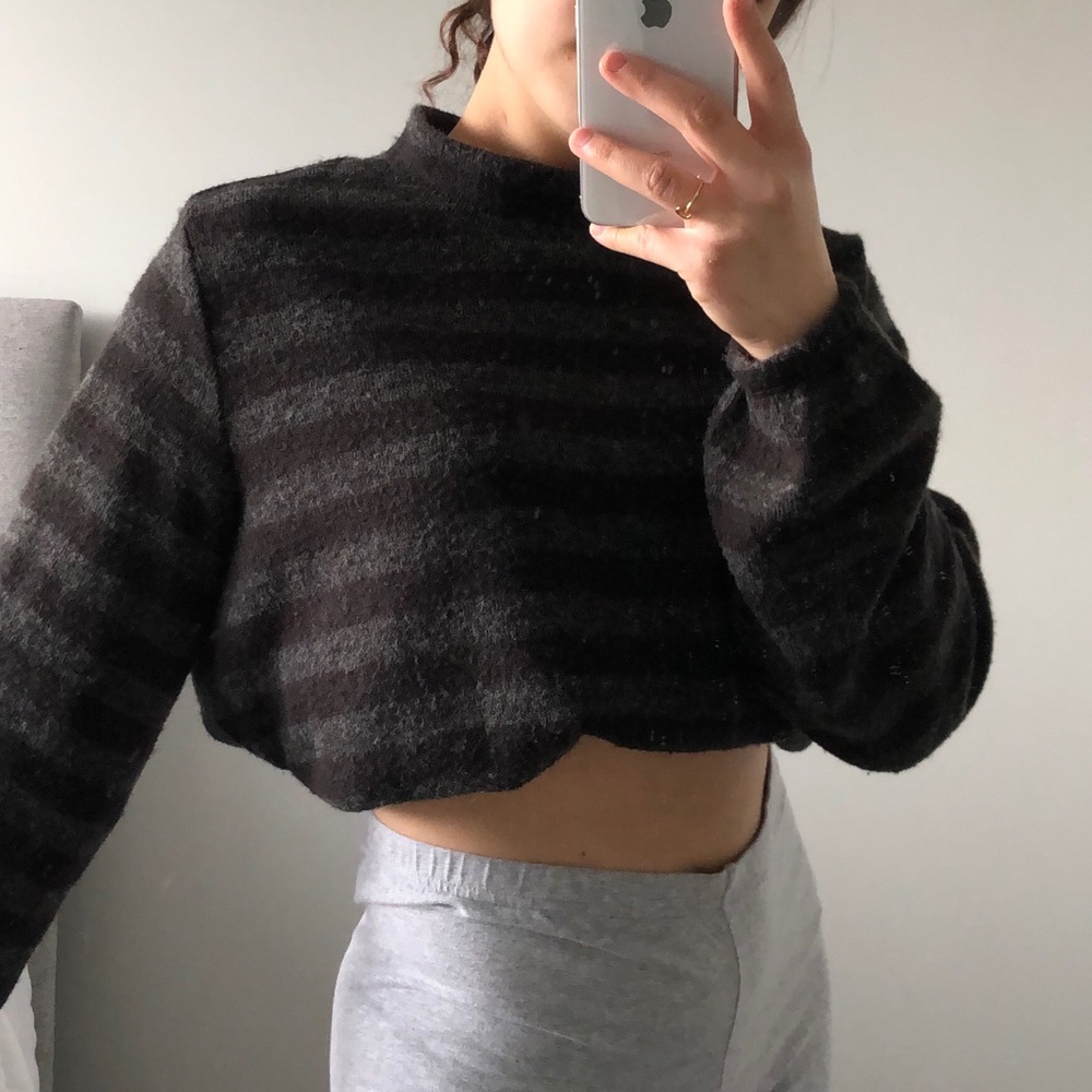 STRIPPED SWEATER